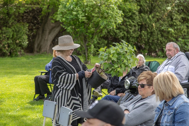 Distribution des fleurs et matinée horticole (22-23 mai 2026)