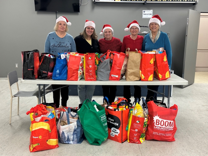 Remise de denrées à l'école Martel